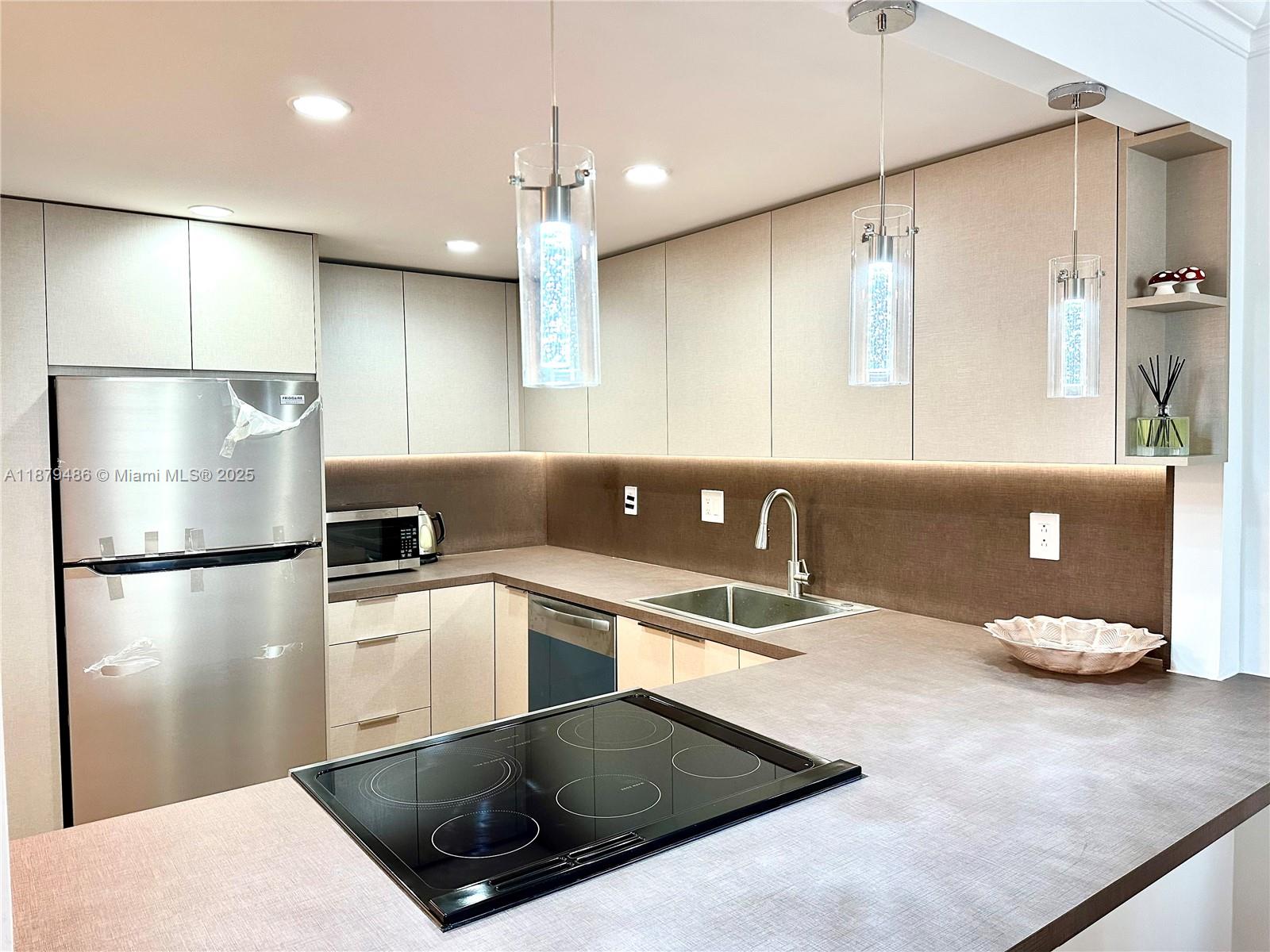 Plaza Towers South Condo