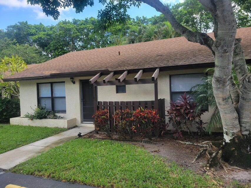 Homes for sale in Boynton Beach, FL | 66 Via De Casas Norte, Boynton Beach, FL 33426 | MLS# R11124404