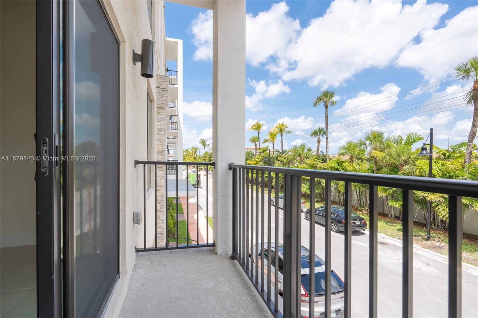 8001-nw-41st-st-f-208-doral-fl-33166/hzid_1036c975