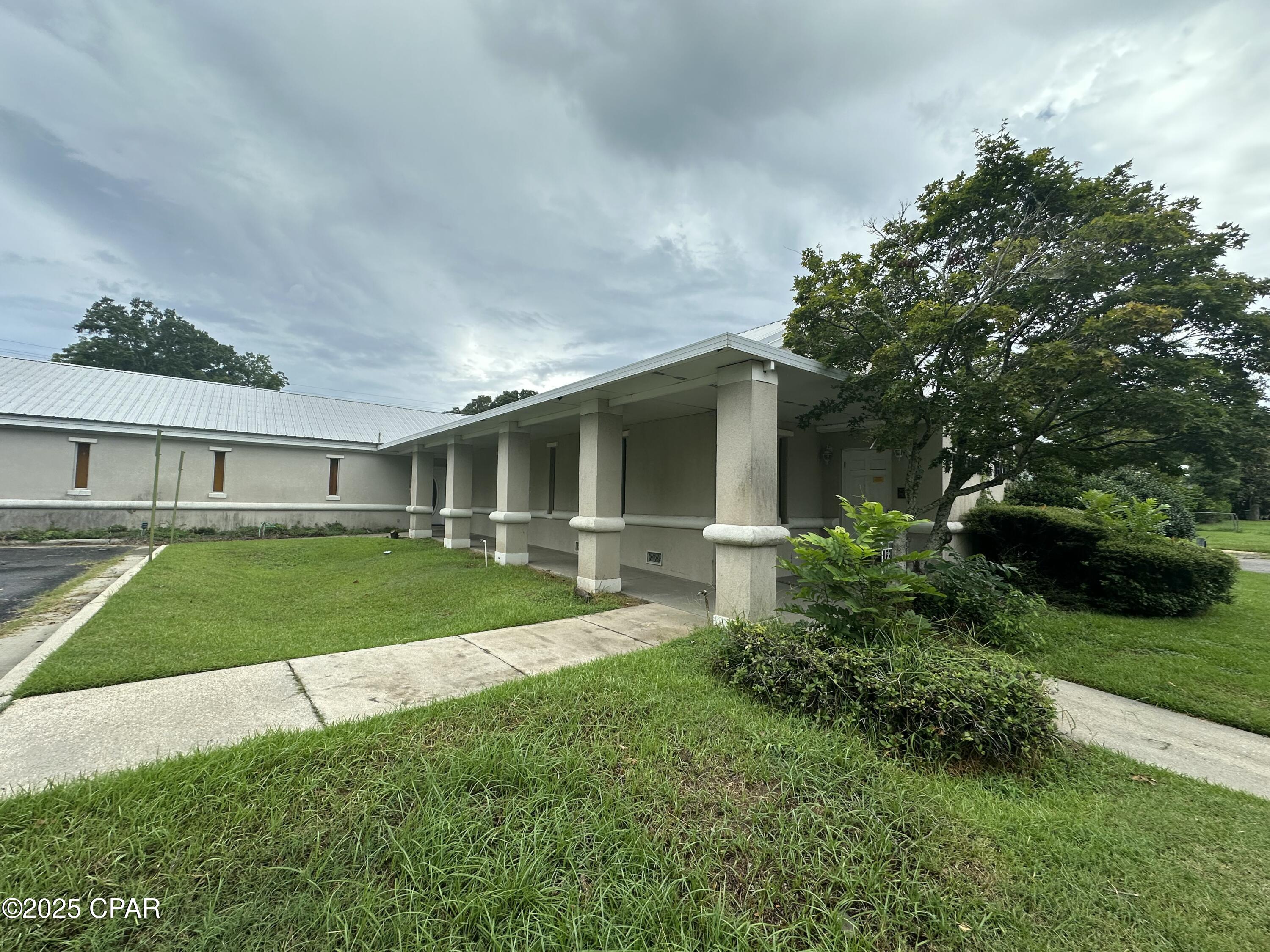 Listing photo id 1 for 5283 Brown Street