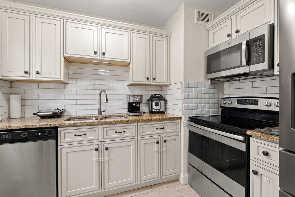 Homes for sale in Fort Pierce, FL | 2804 Avenue J, Fort Pierce, FL 34947 | MLS# R11124545