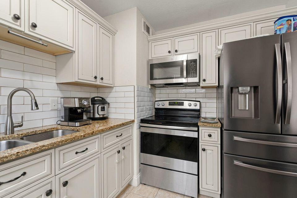 Homes for sale in Fort Pierce, FL | 2804 Avenue J, Fort Pierce, FL 34947 | MLS# R11124545