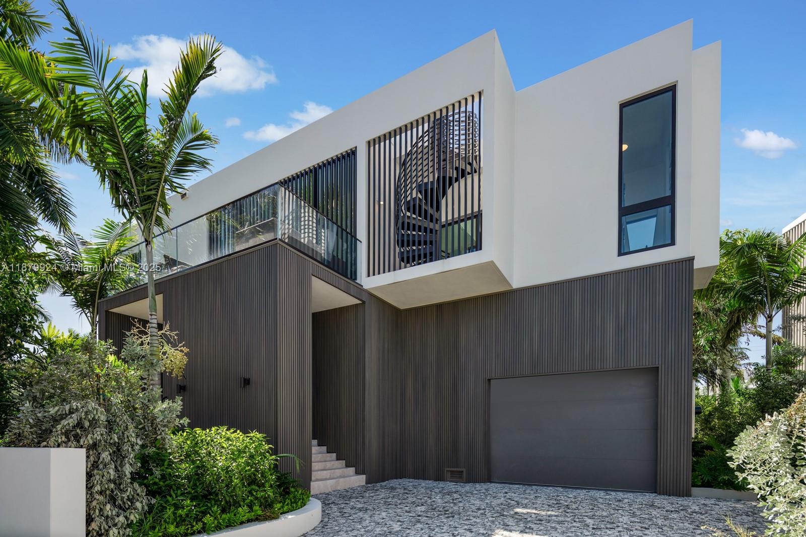 House for Sale in Miami Beach, FL