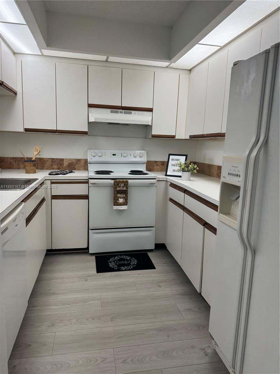 Cambridge At Century Vill