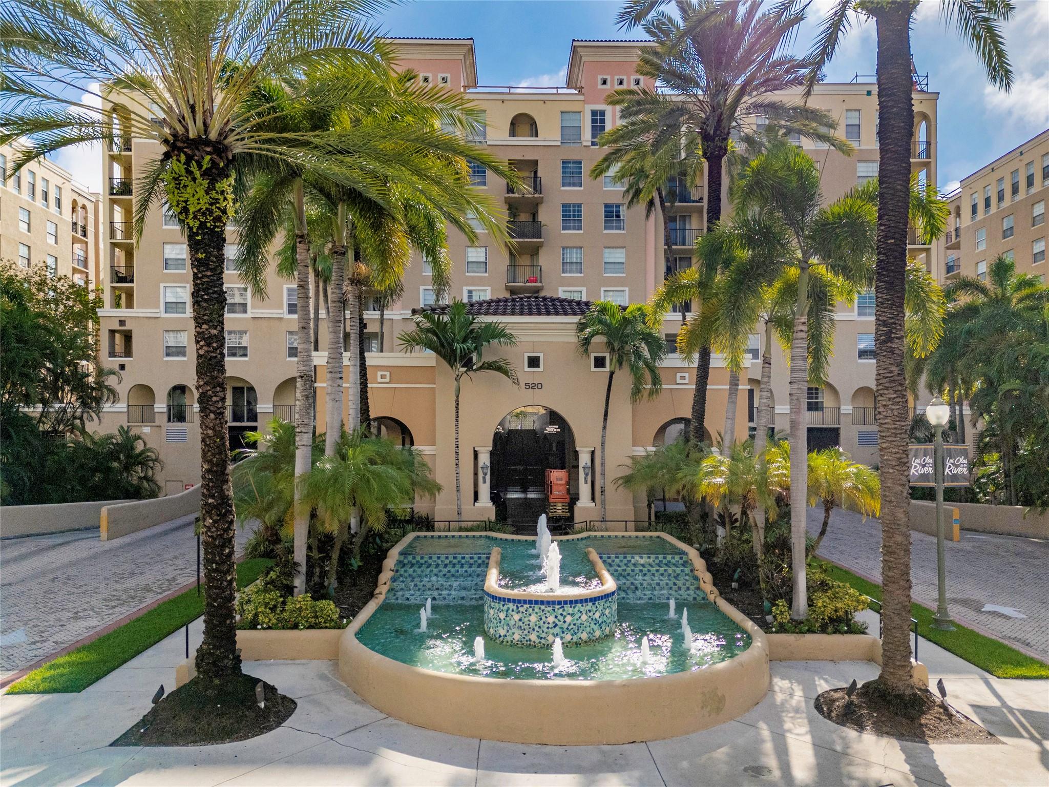 Las Olas By The River