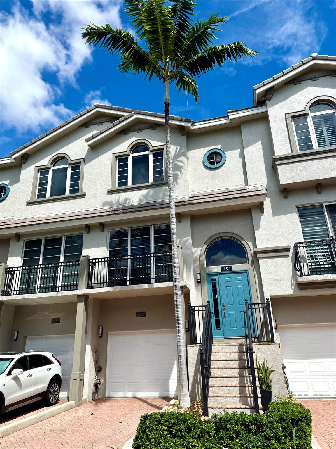 Beautiful 3/3.5 Townhome. All bedrooms have en-suite baths. New roof and freshly painted.Property has an assumable low interest VA​​‌​​​​‌​​‌‌​‌‌‌​​‌‌​‌‌‌​​‌‌​‌‌‌ Loan.