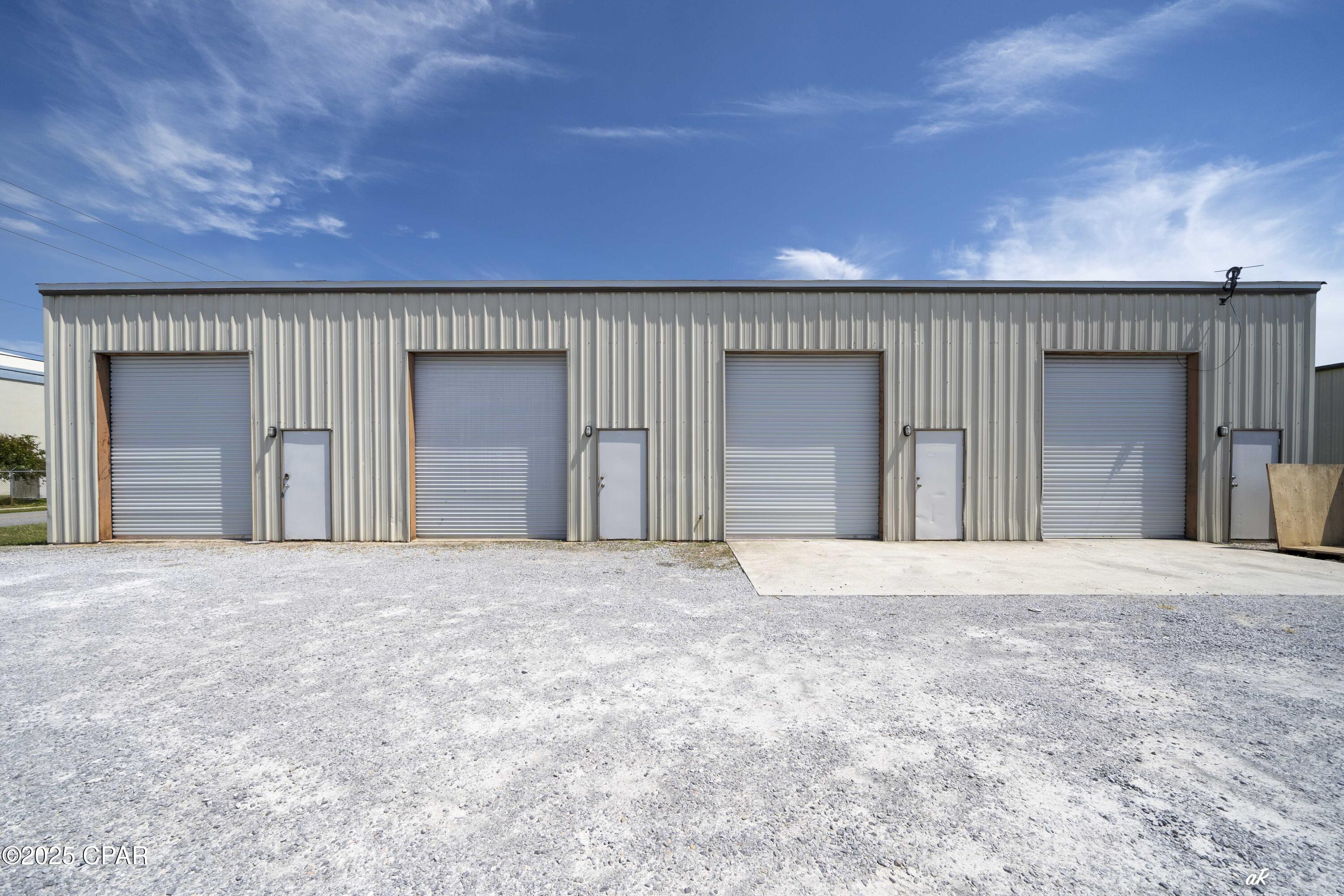 Image 21 For 512 Commerce Drive A