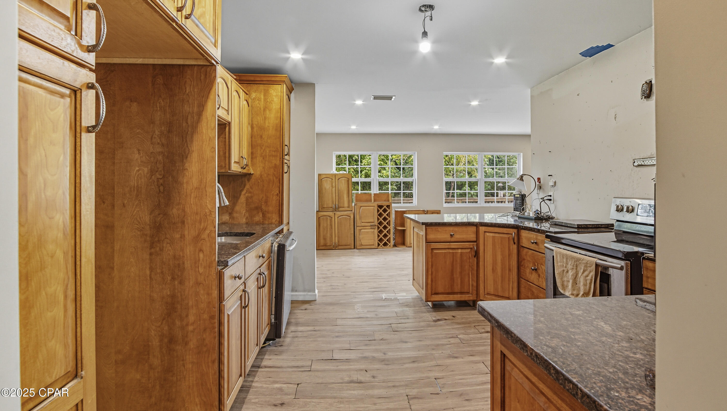 Image 12 For 1112 Earl Avenue