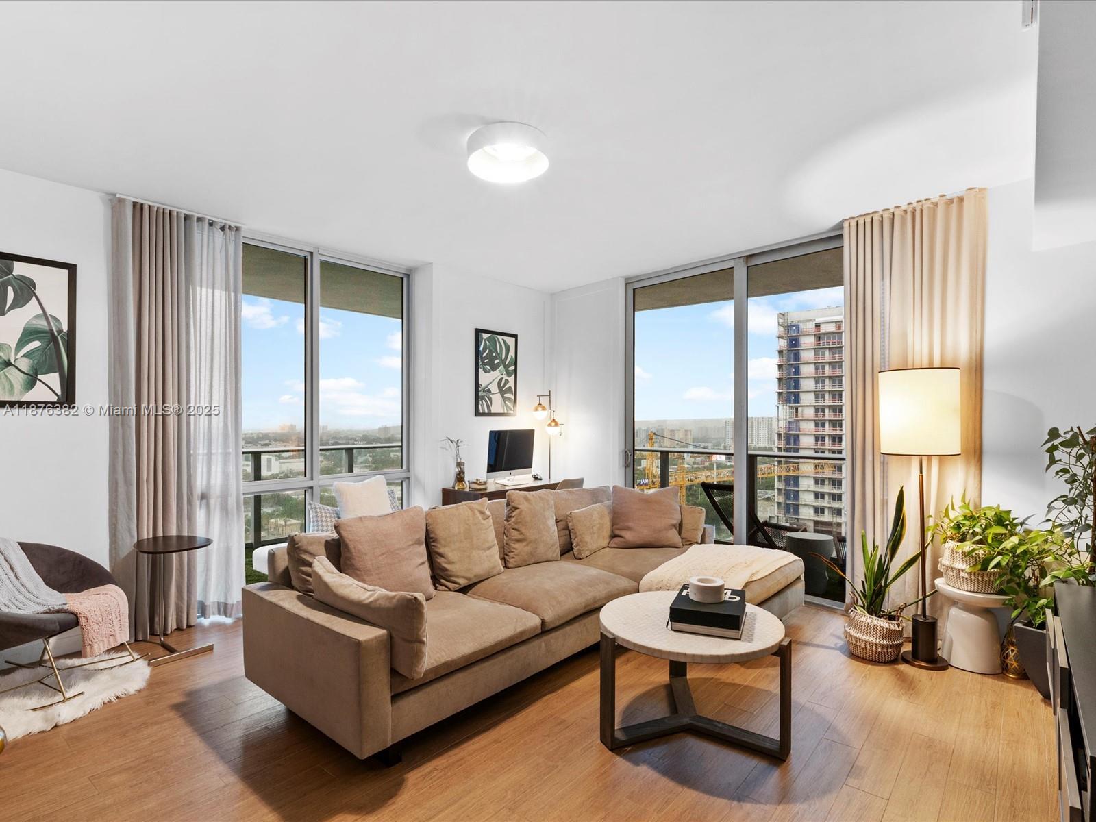 Apartamento à Venda em Miami, FL
