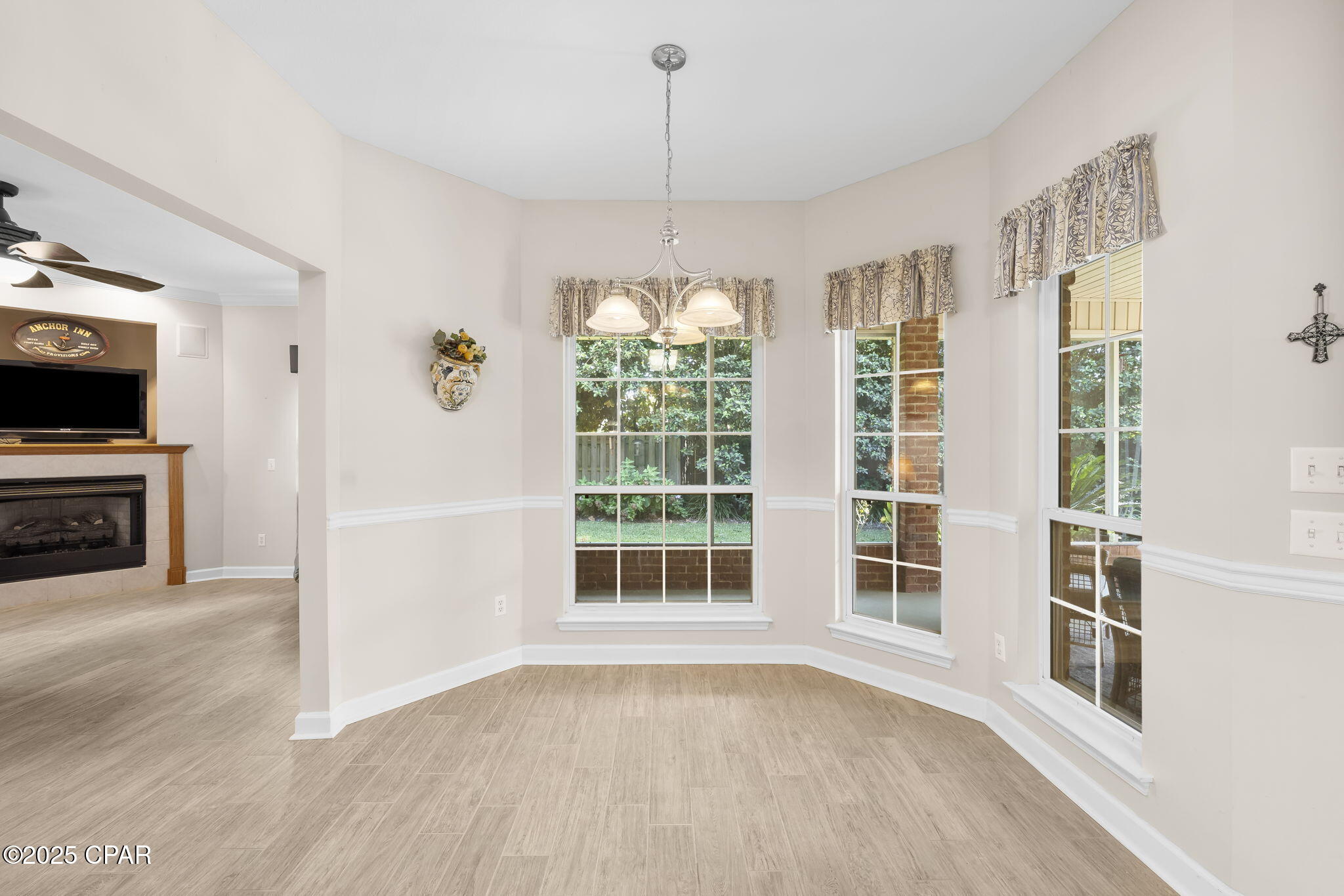 Listing photo id 17 for 3262 Country Club Drive