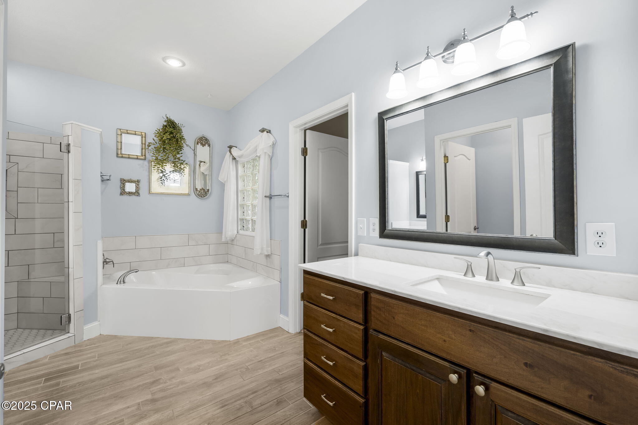 Listing photo id 24 for 3262 Country Club Drive