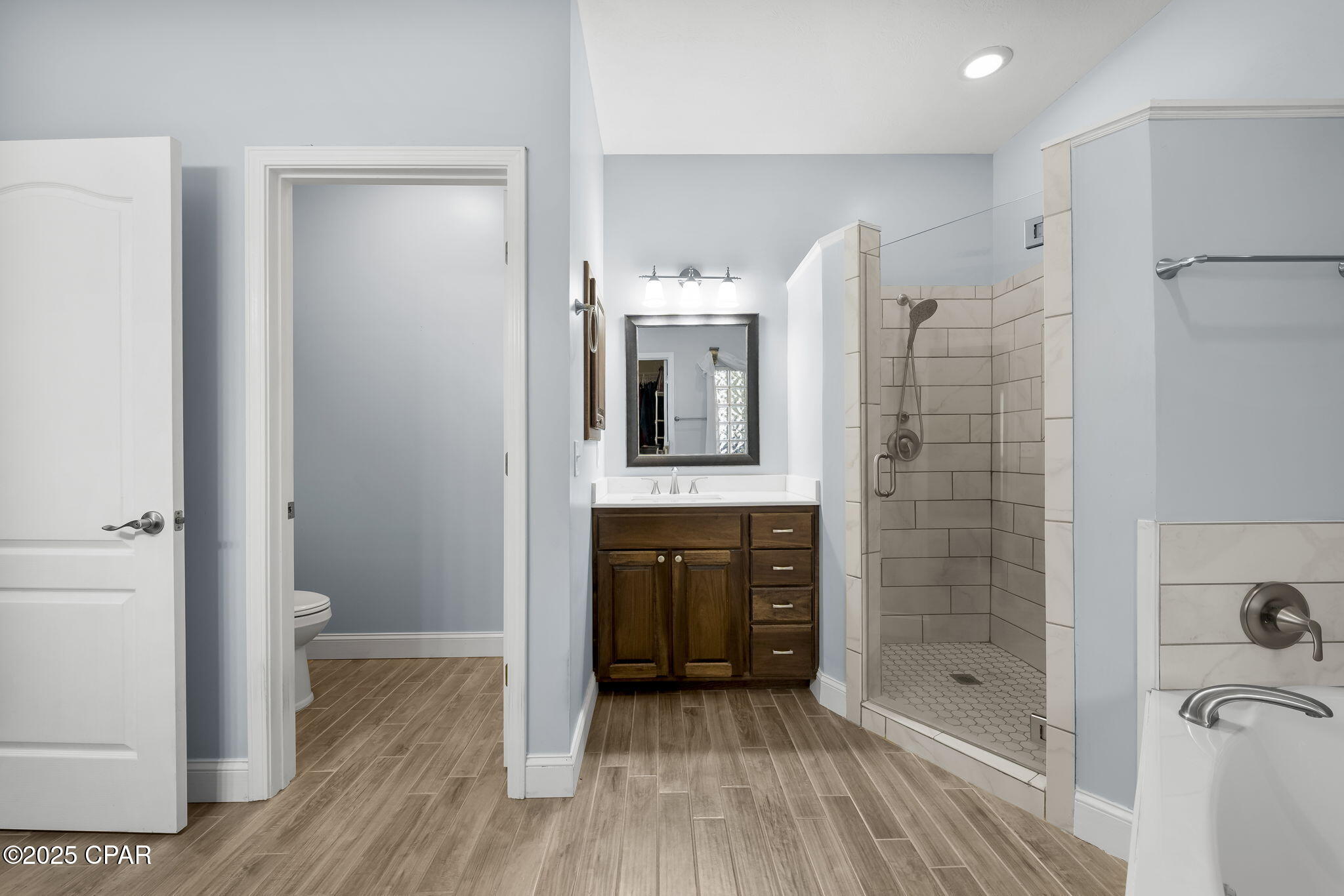 Listing photo id 25 for 3262 Country Club Drive