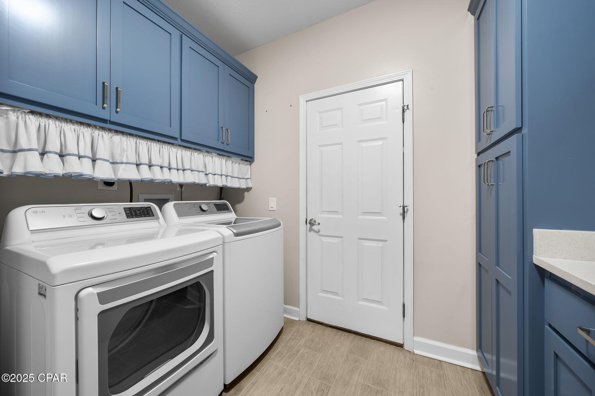 Listing photo id 34 for 3262 Country Club Drive