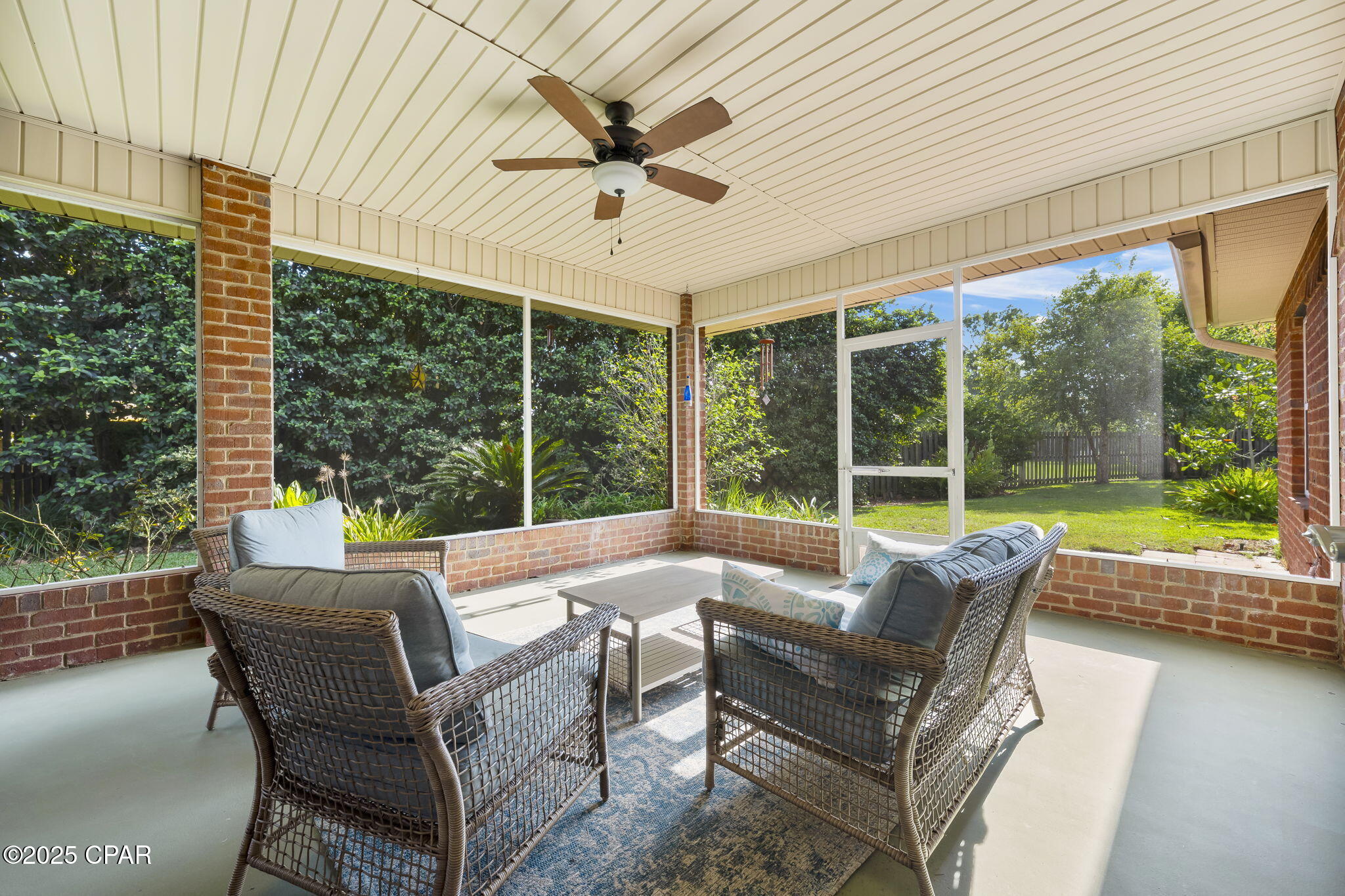 Listing photo id 39 for 3262 Country Club Drive