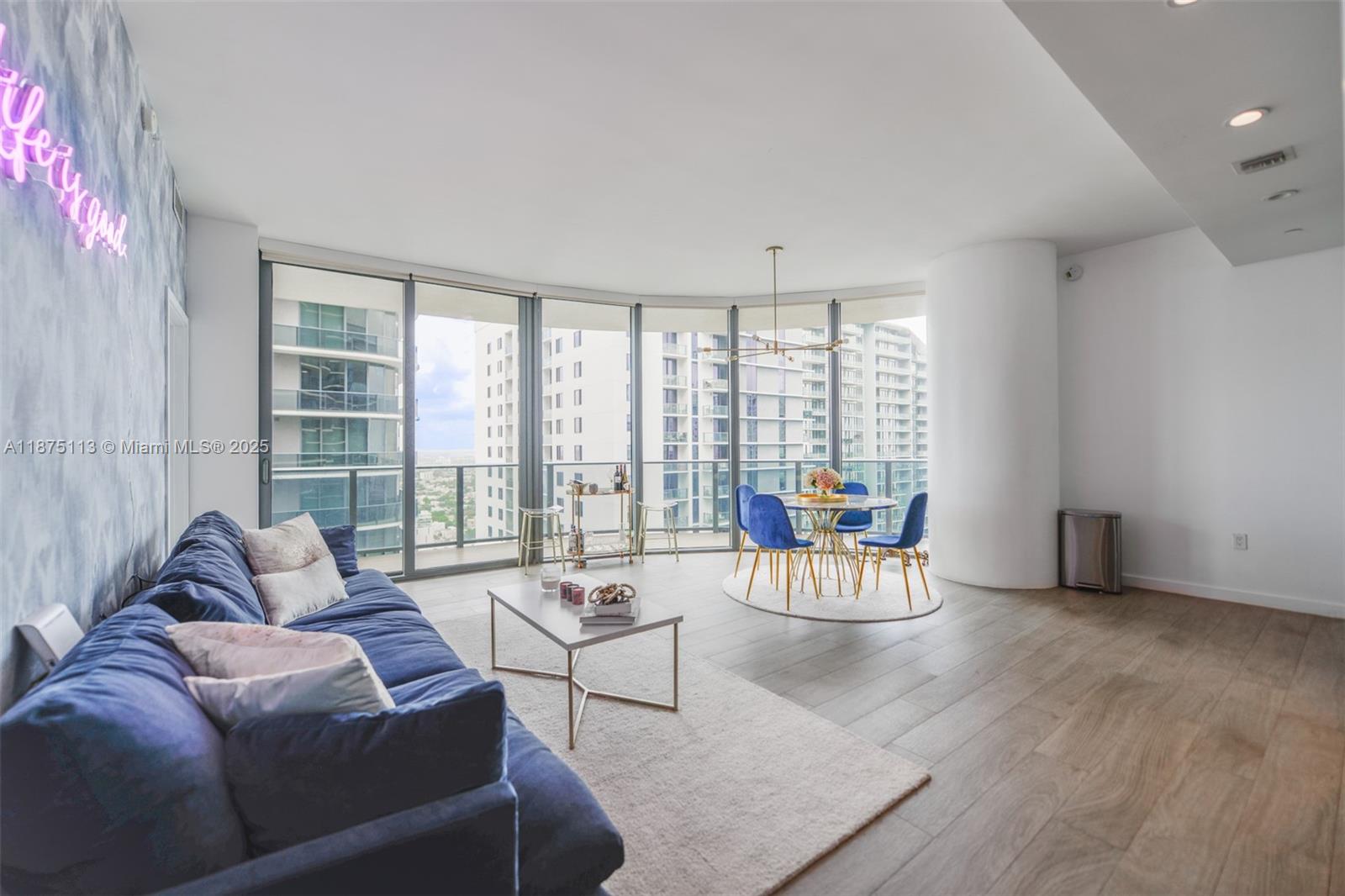 Apartamento à Venda em Miami, FL