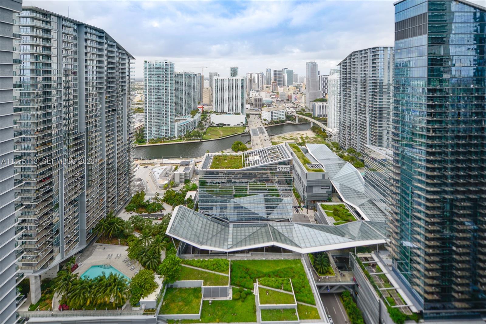 Stunning apartment with spectacular views in the heart of Brickell!Location, location, location — just steps away from Brickell City Centre, top restaurants, shops, and everything you need within walking distance.This spacious residence features 3 bedrooms and 3 bathrooms, offering comfort and modern living. Enjoy world-class amenities including:* Rooftop pool with breathtaking views * Family pool and playground * Fully equipped gym and relaxing spa * Movie theater * Event and activity room * And so much more!Don’t miss the chance to live in one of the most desirable areas of Miami, combining luxury, convenience, and lifestyle all in one place.