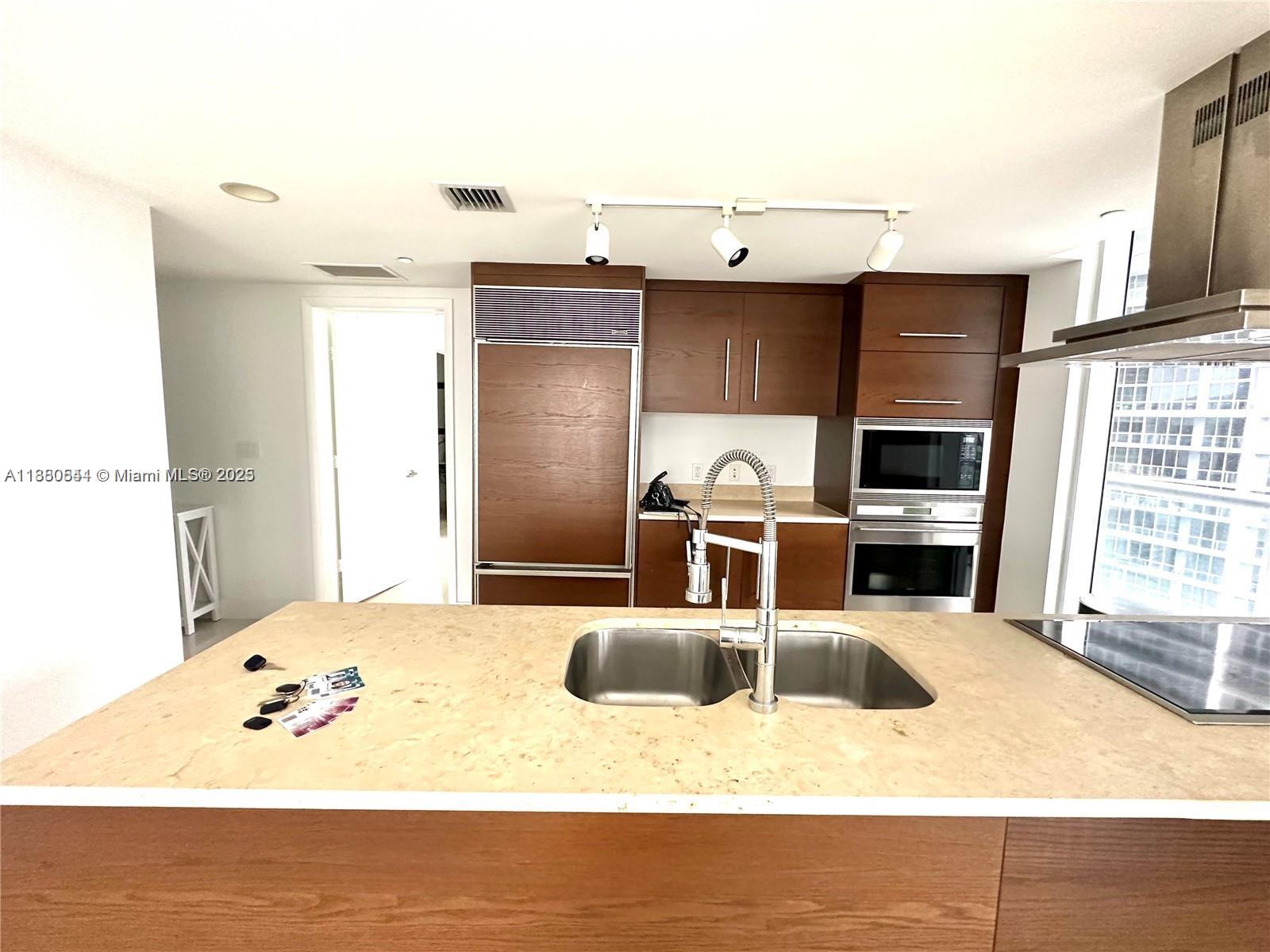 495 Brickell Ave #2702, Miami FL 33131