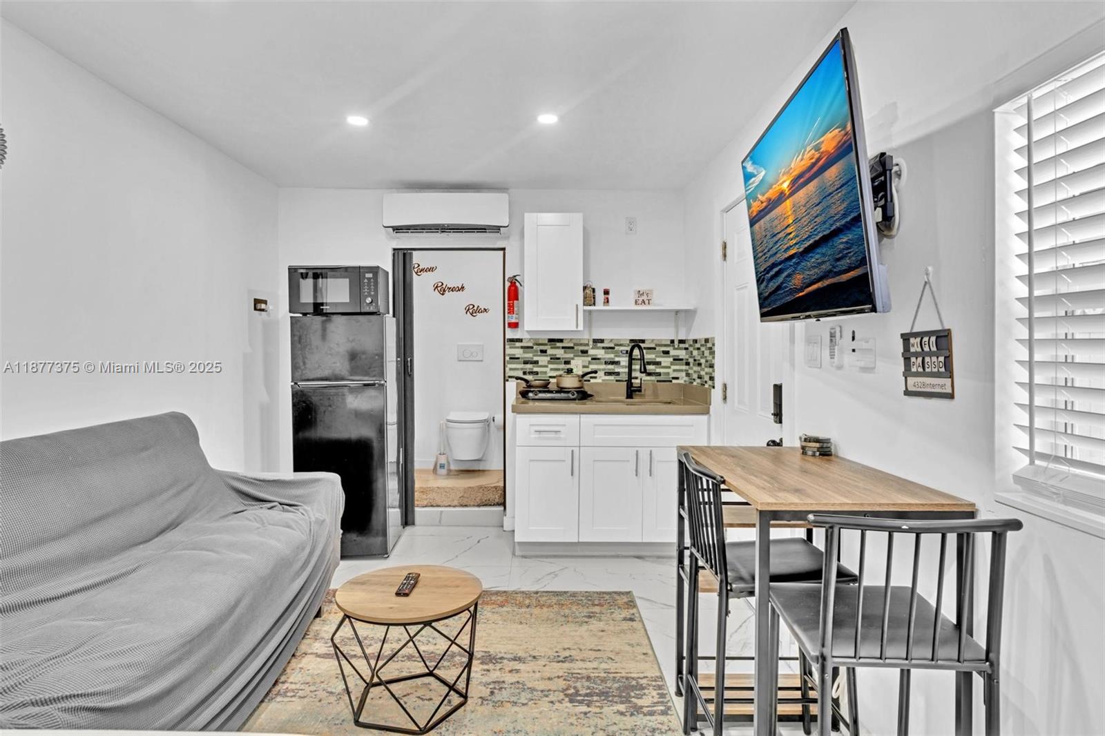 Bonus room and amenities at 4328 49th Ct - Condo in Dania Beach