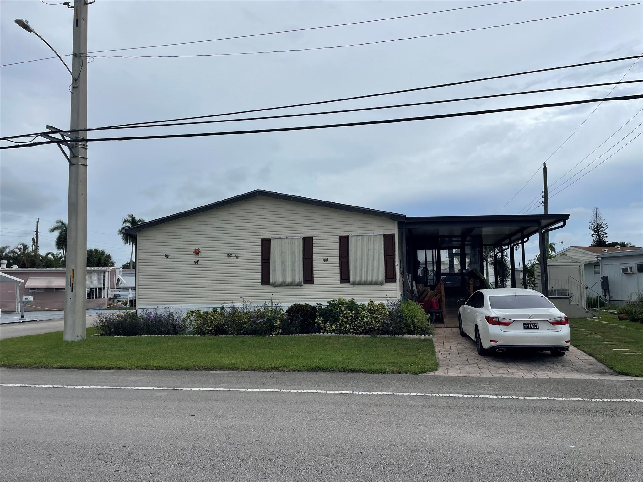 Homes for sale in Davie, FL | 8580 Sw 17th St, Davie, FL 33324 | MLS# F10527149