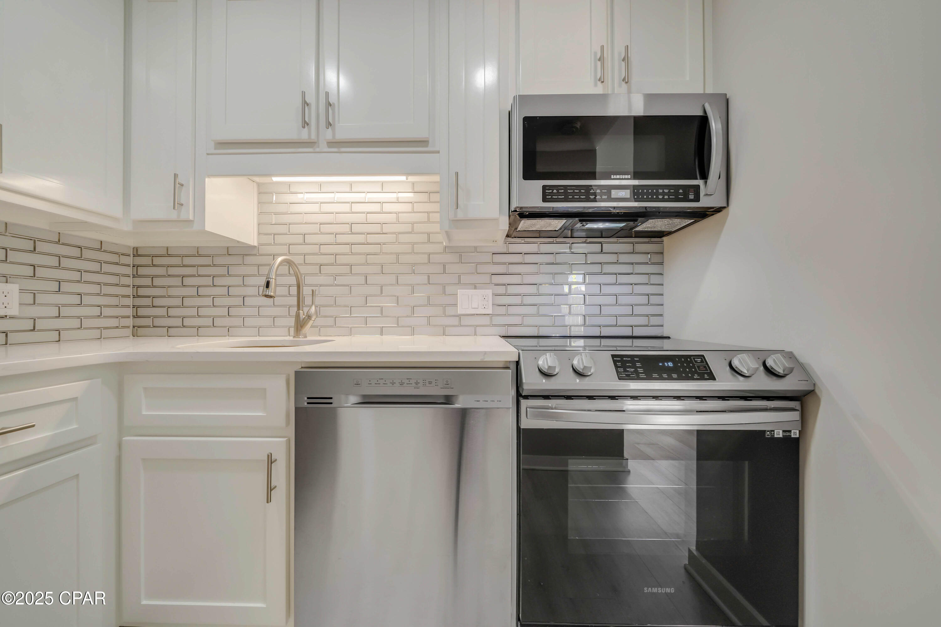 Image 2 For 17462 Front Beach Road 16c