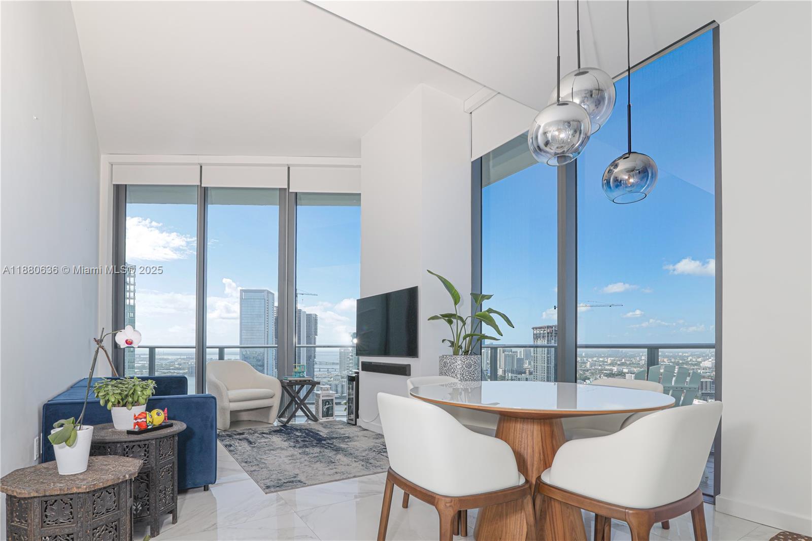 Apartamento à Venda em Miami, FL
