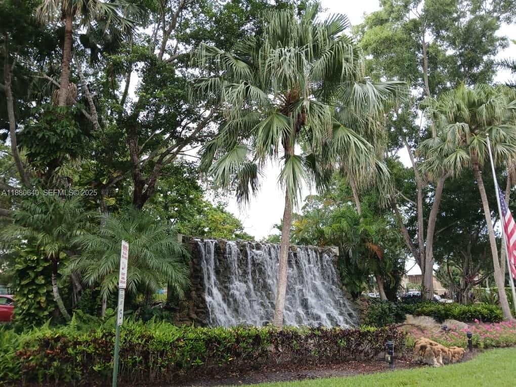 Bldg 7 Of Country Club Ap