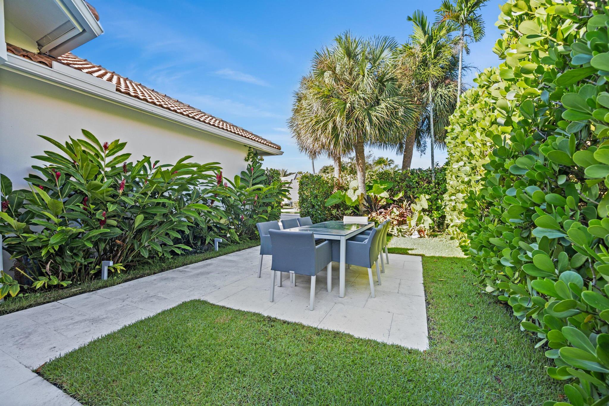 Homes for sale in Wellington, FL | 2940 Twin Oaks Way, Wellington, FL 33414 | MLS# R11124862