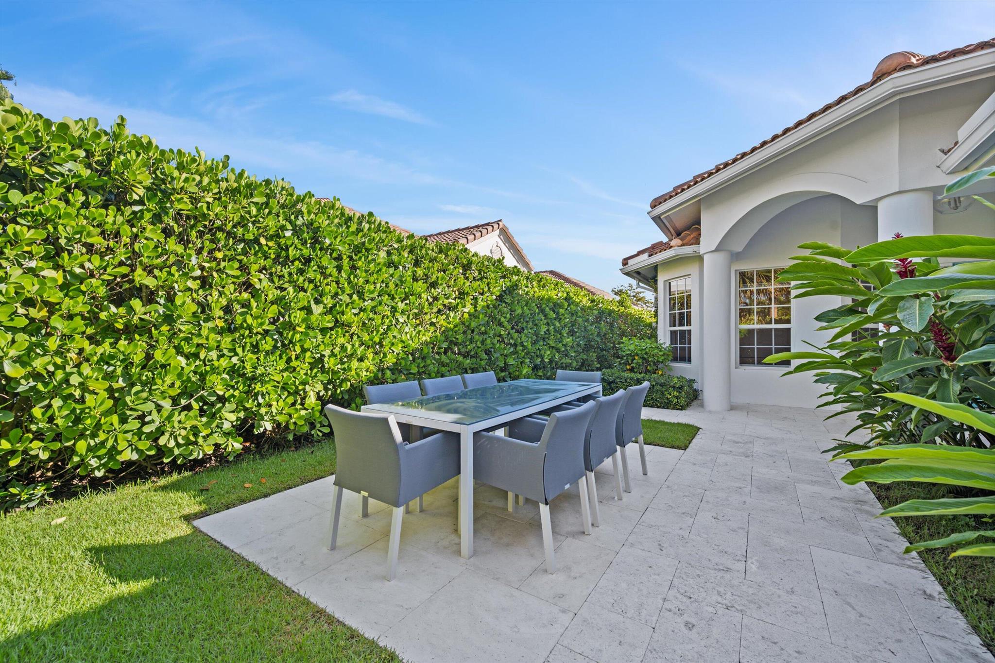 Homes for sale in Wellington, FL | 2940 Twin Oaks Way, Wellington, FL 33414 | MLS# R11124862