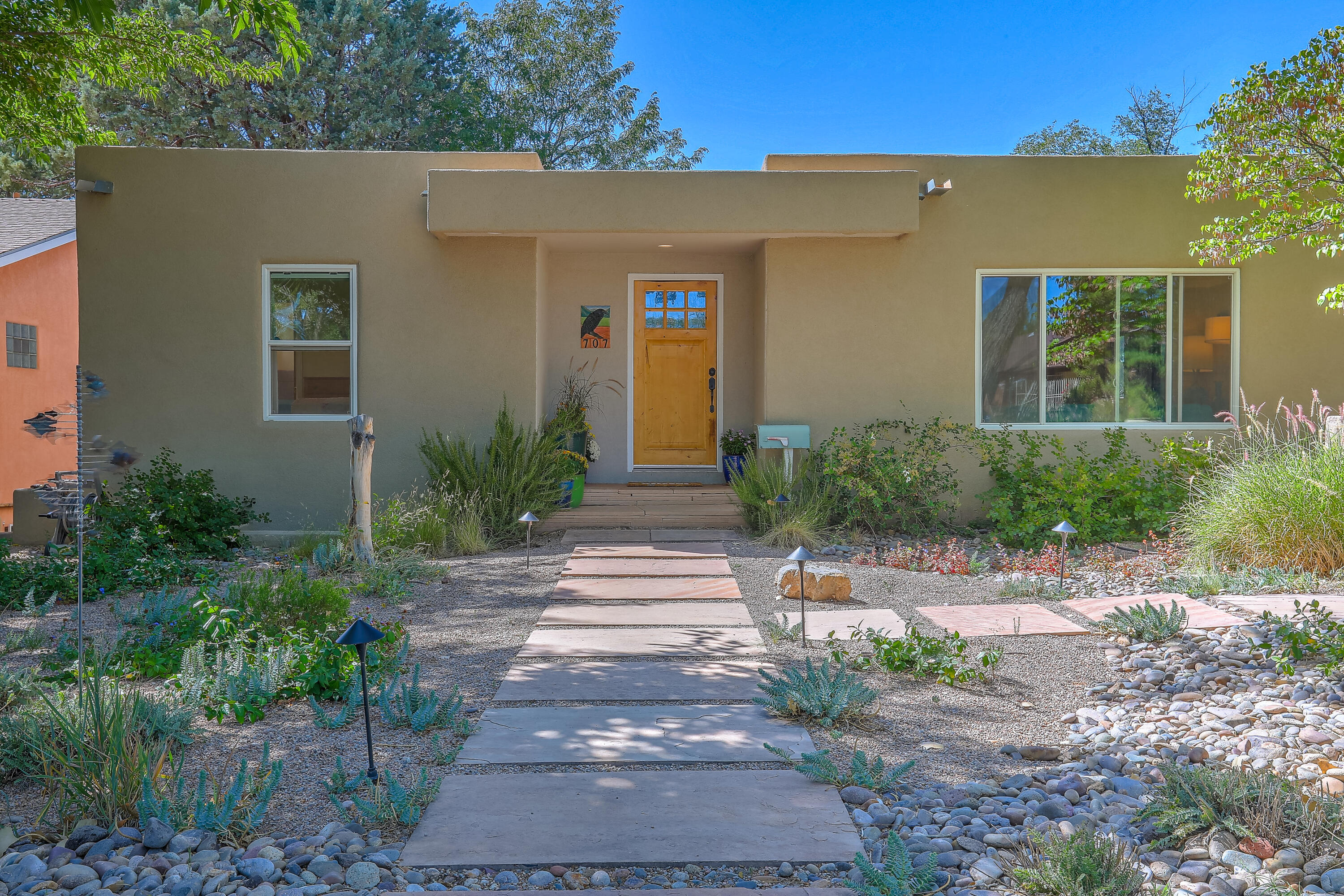 Homes for sale in Albuquerque, NM | 707 Richmond Dr Se, Albuquerque, NM 87106 | MLS# 1091544