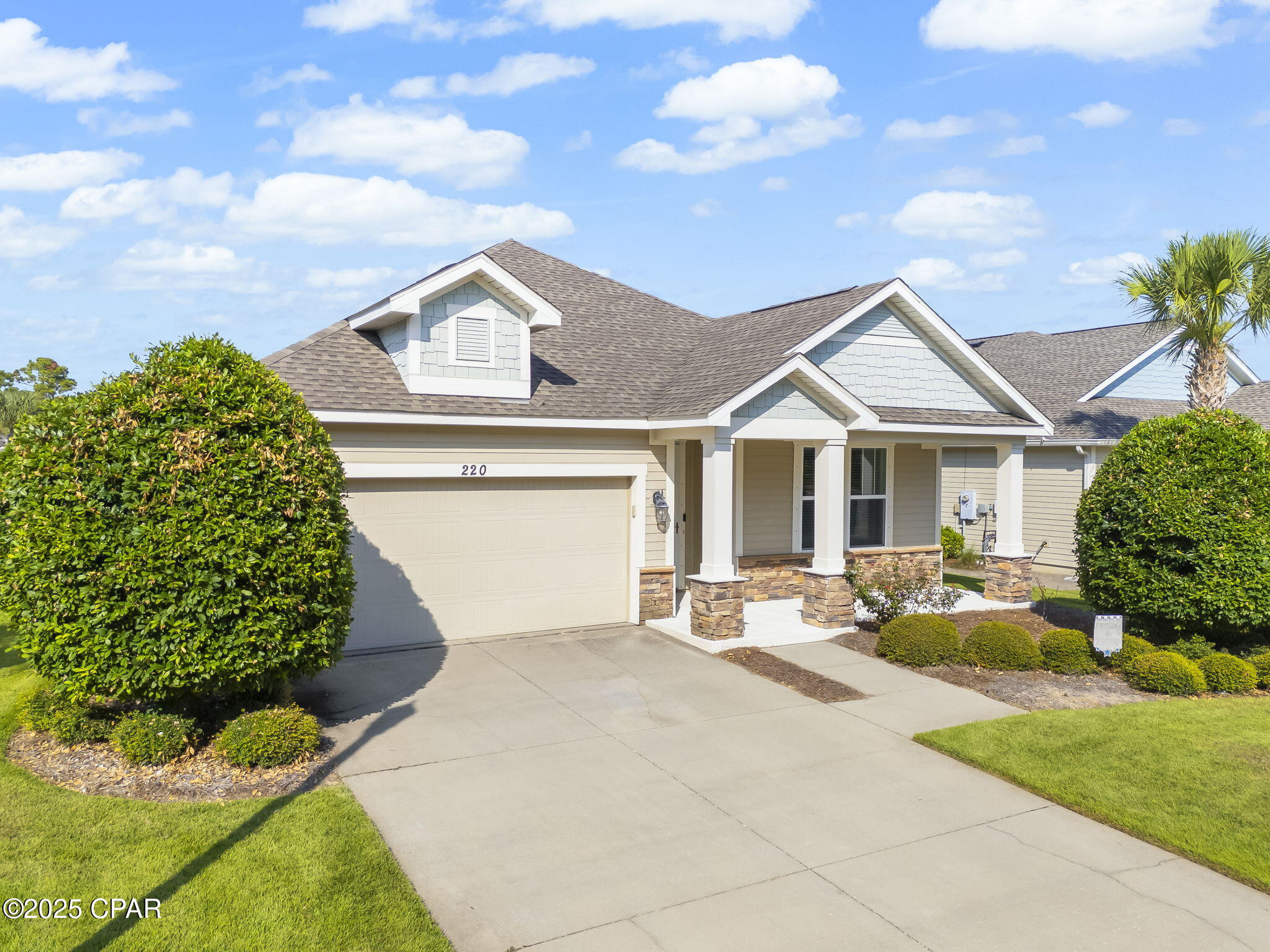 Image 2 For 220 Laurel Oak Lane