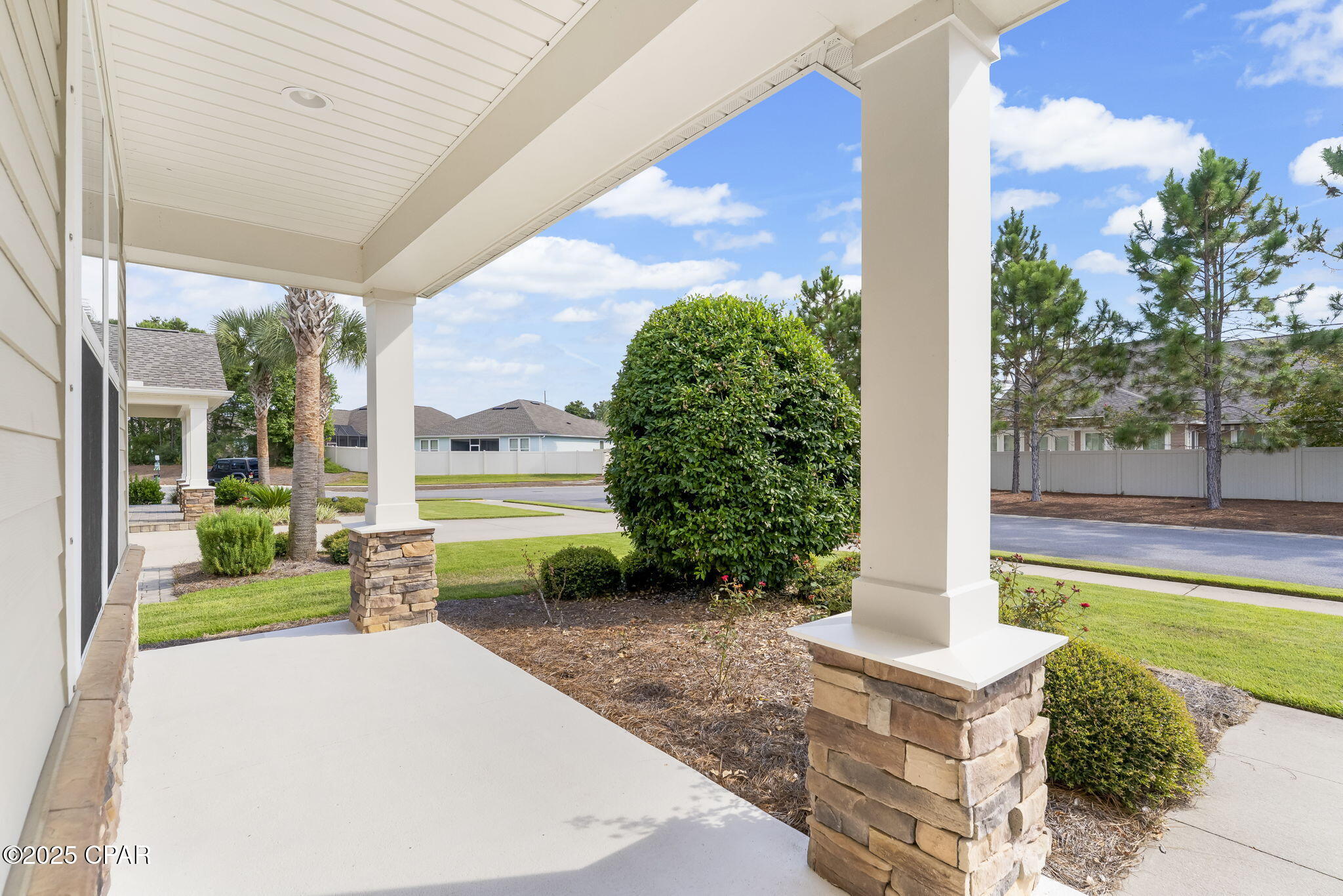 Image 3 For 220 Laurel Oak Lane