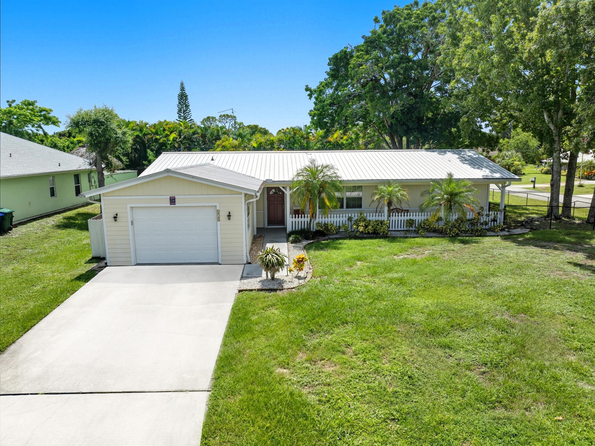 Homes for sale in Sebastian, FL | 573 Alamanda Avenue, Sebastian, FL 32958 | MLS# R11124974