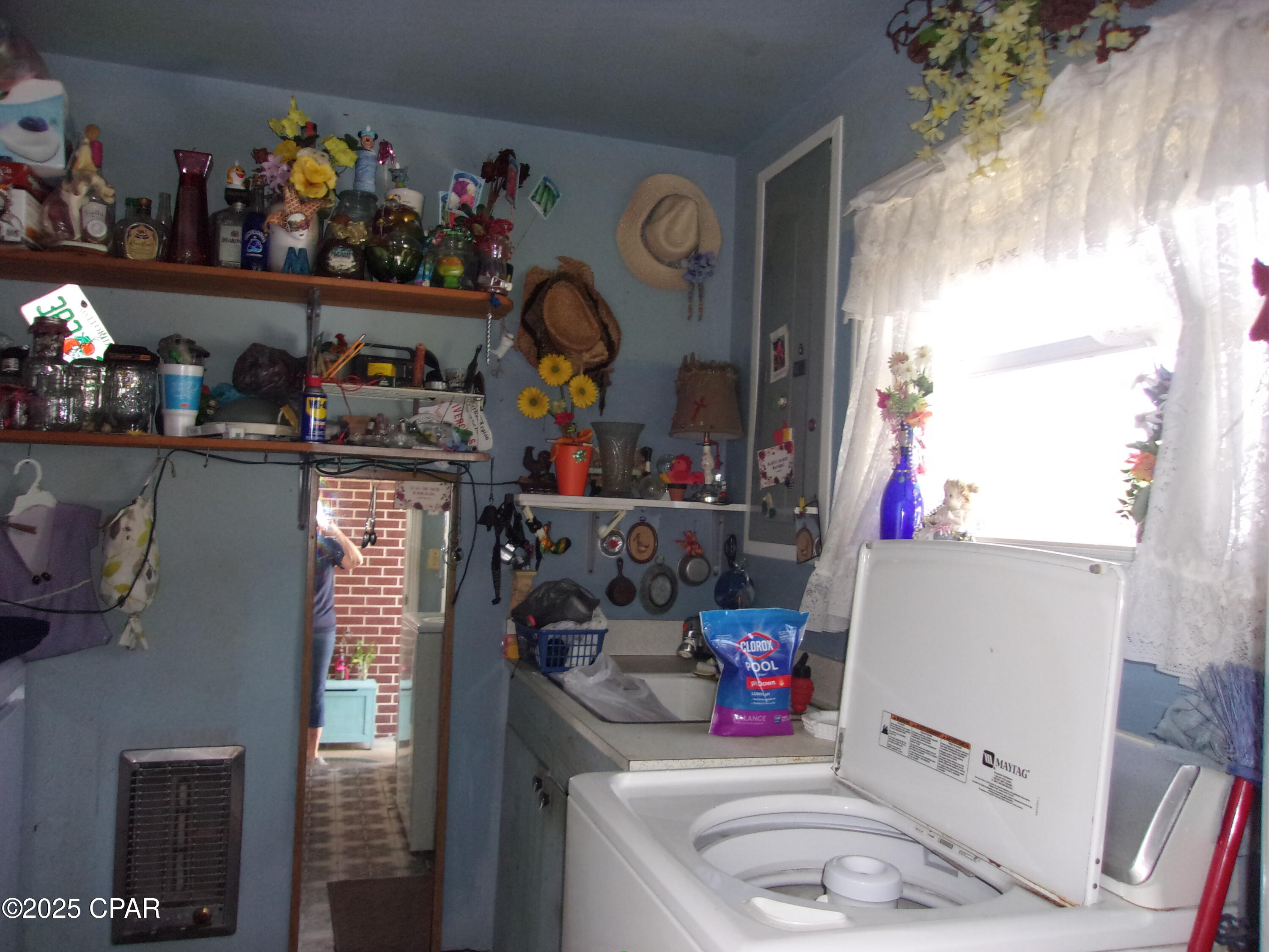 Image 31 For 703 Weeks Street