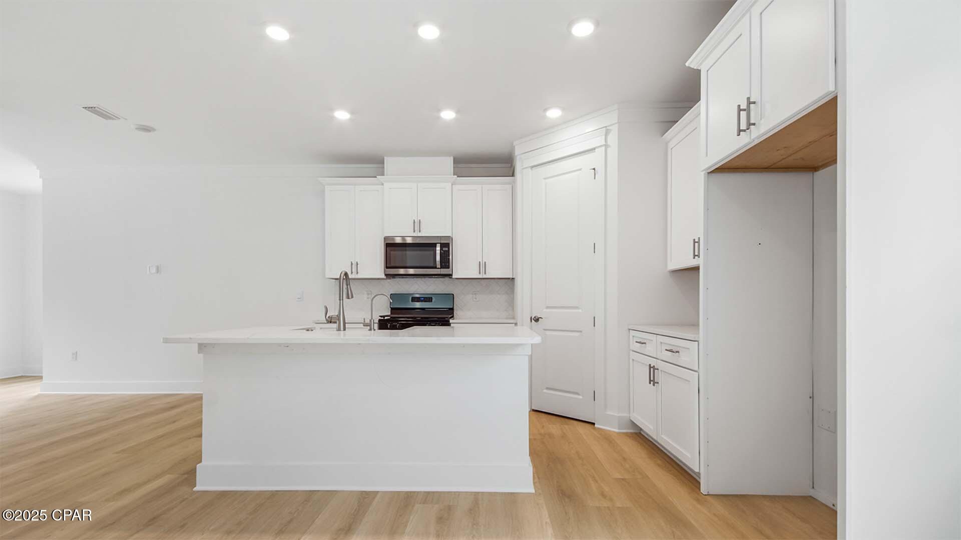 Image 8 For 885 Walsonham Drive