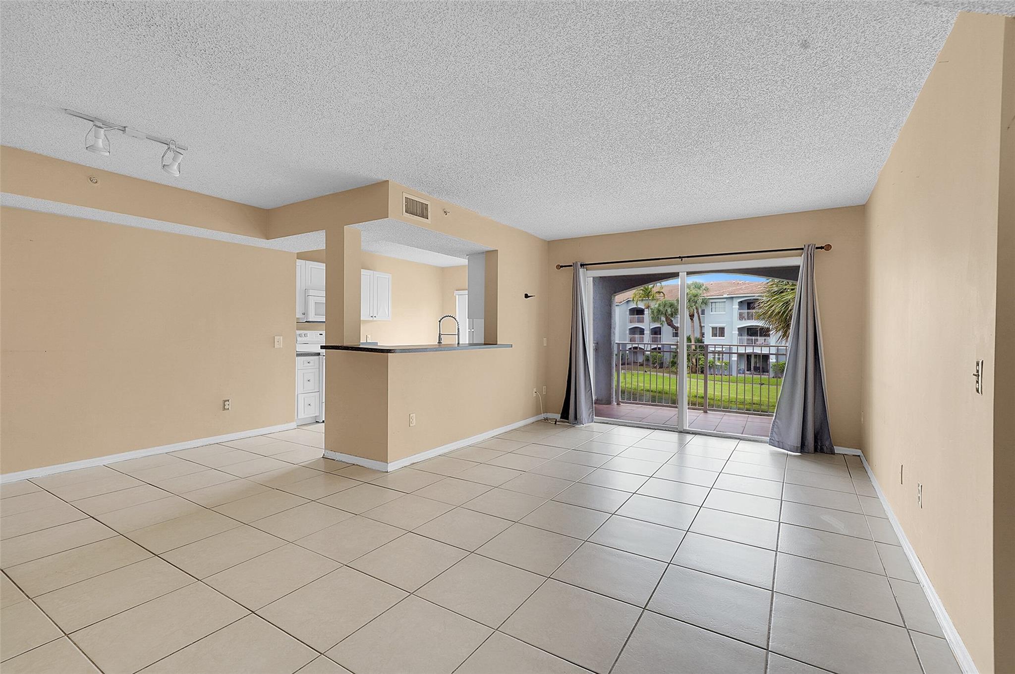 Homes for sale in Pembroke Pines, FL | 9645 Nw 1St Ct #1-210, Pembroke Pines, FL 33024 | MLS# F10526141