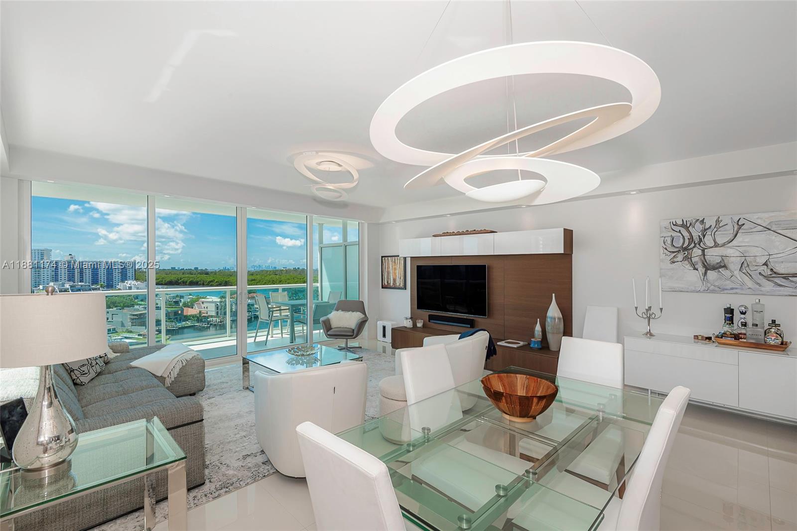 Apartamento à Venda em Sunny Isles Beach, FL