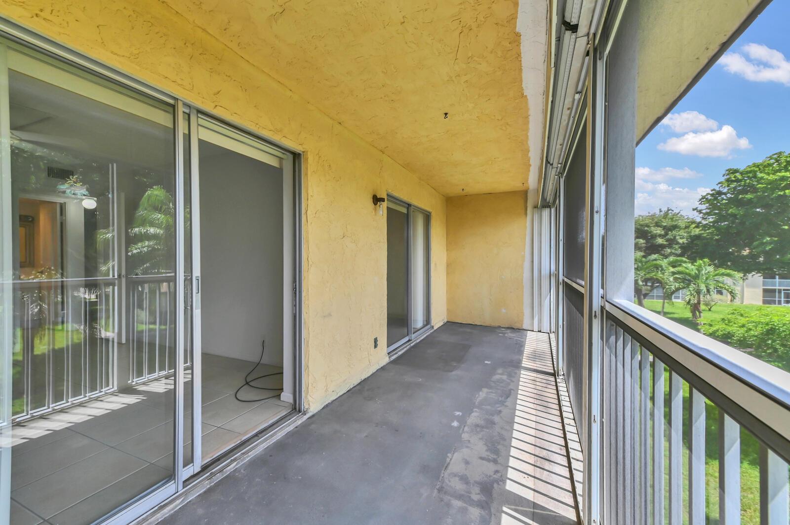 Village Green Hampton Con