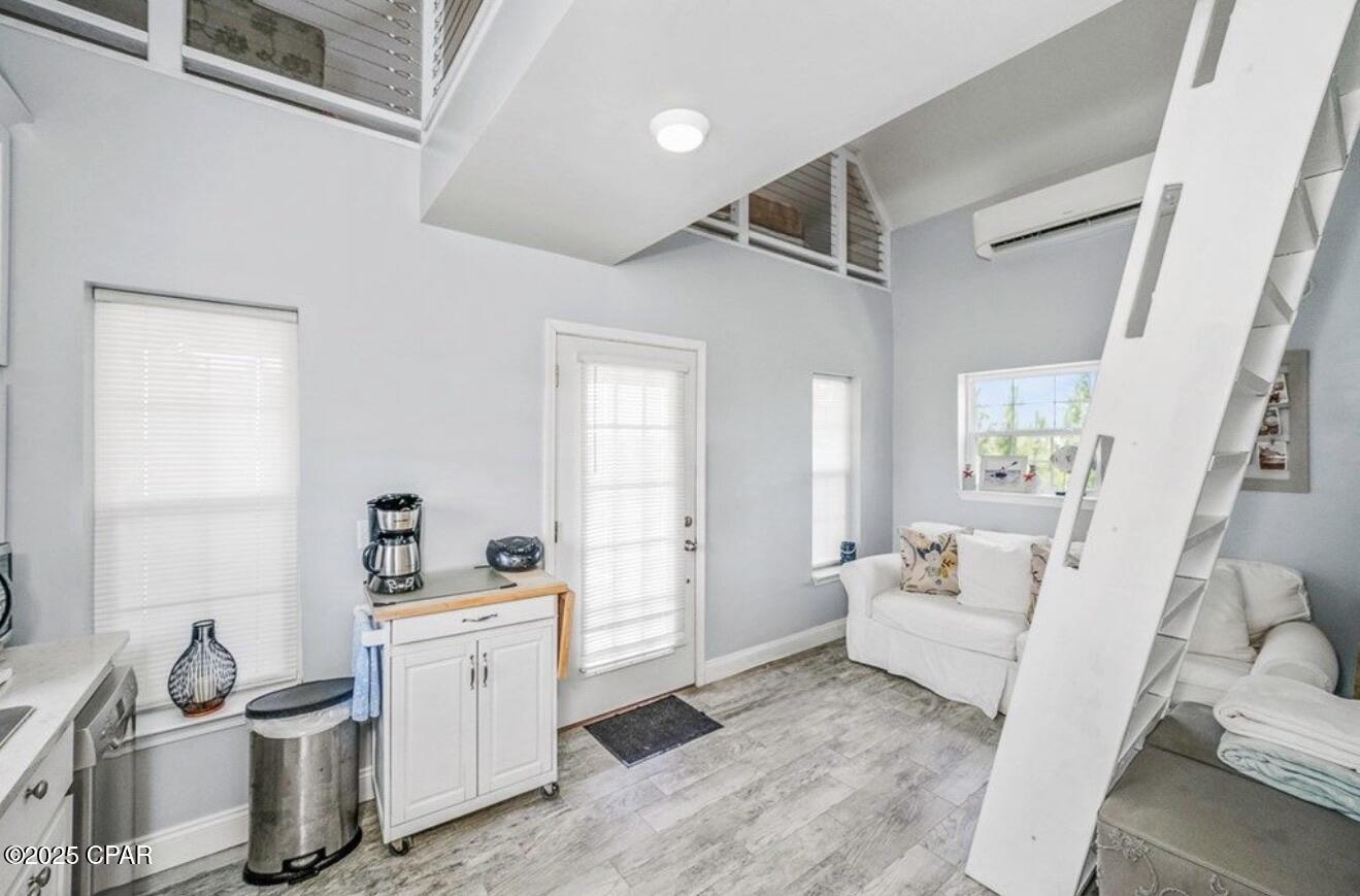 Image 4 For 976 Long Street