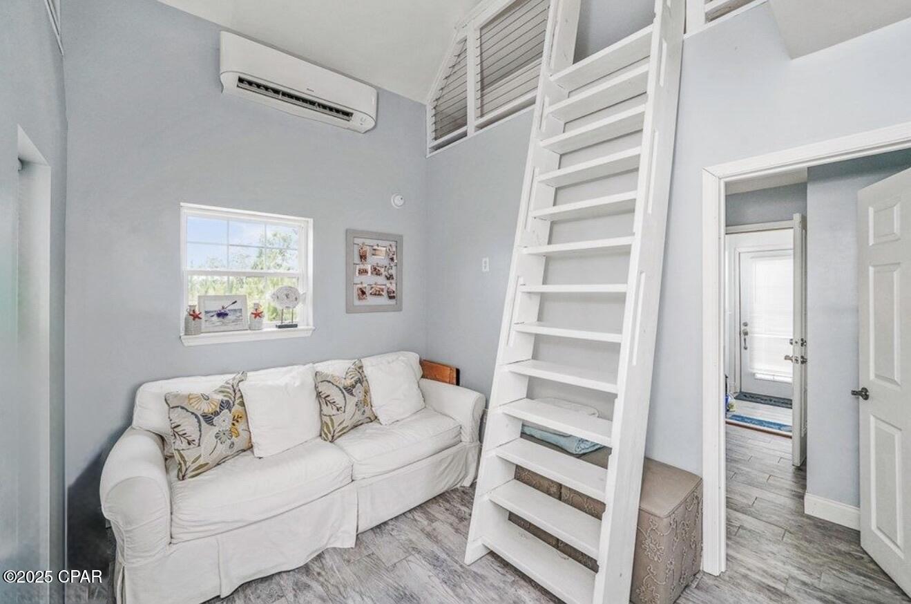 Image 5 For 976 Long Street