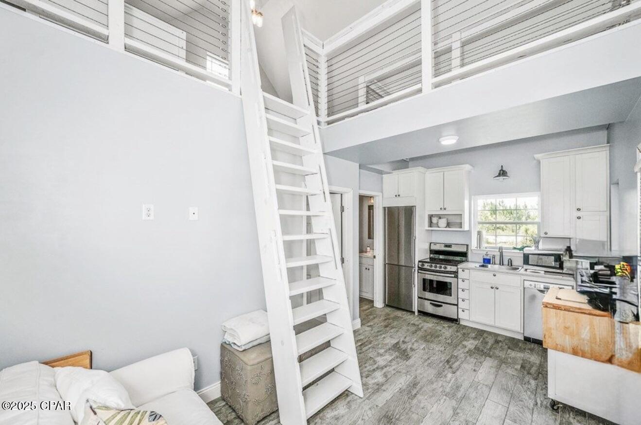 Image 6 For 976 Long Street