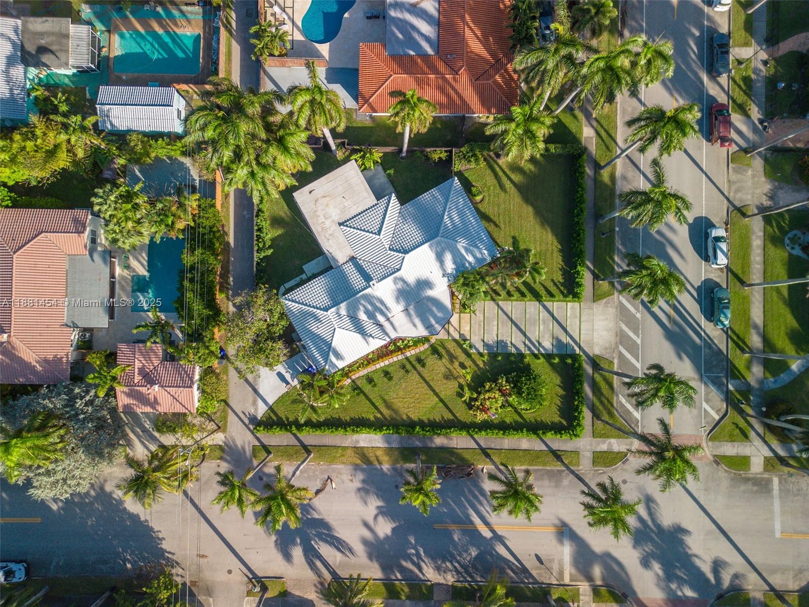 Hollywood Lakes Section