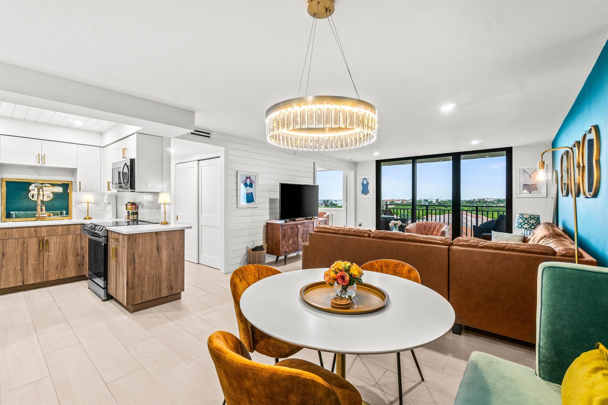 Regency Highland Club Con