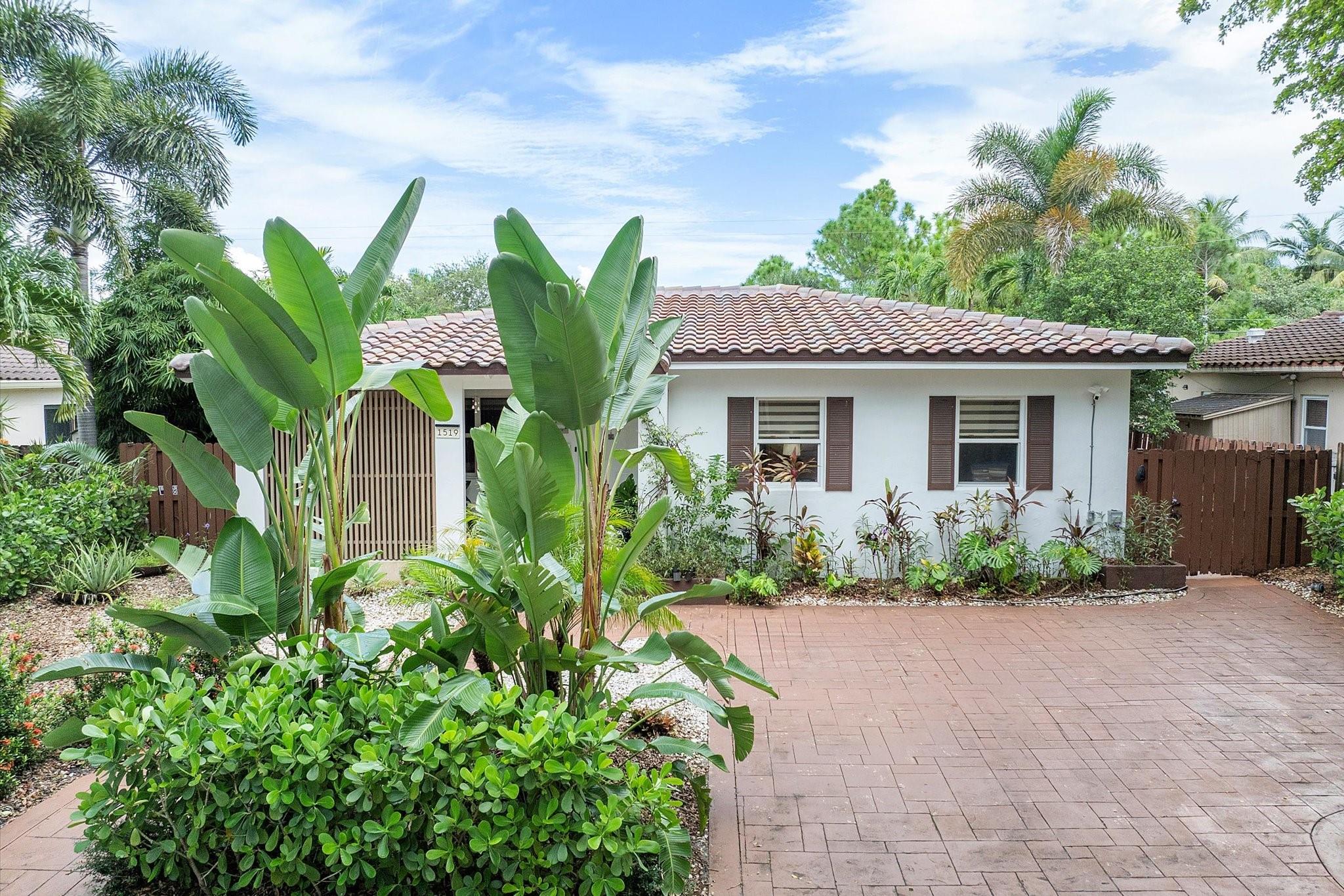 Homes for sale in Hollywood, FL | 1519 Washington St, Hollywood, FL 33020 | MLS# F10526893