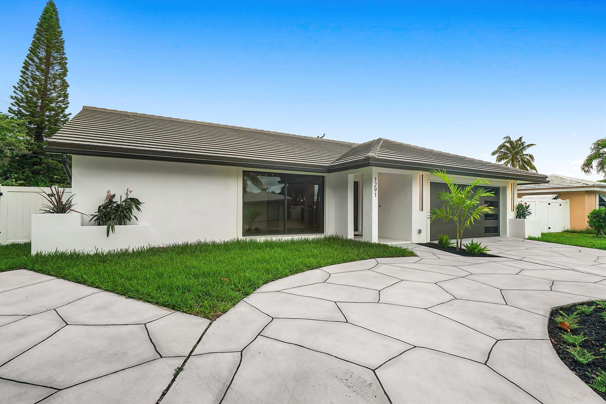 Homes for sale in Singer Island, FL | 1291 Bimini Lane, Singer Island, FL 33404 | MLS# R11125503