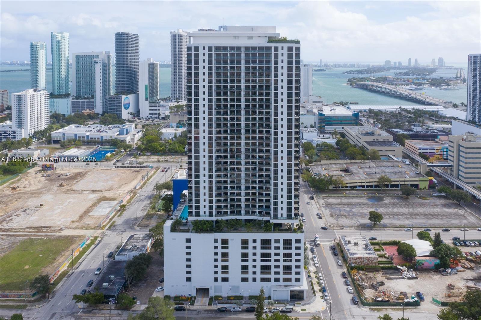 Apartamento para Alugar em Miami, FL