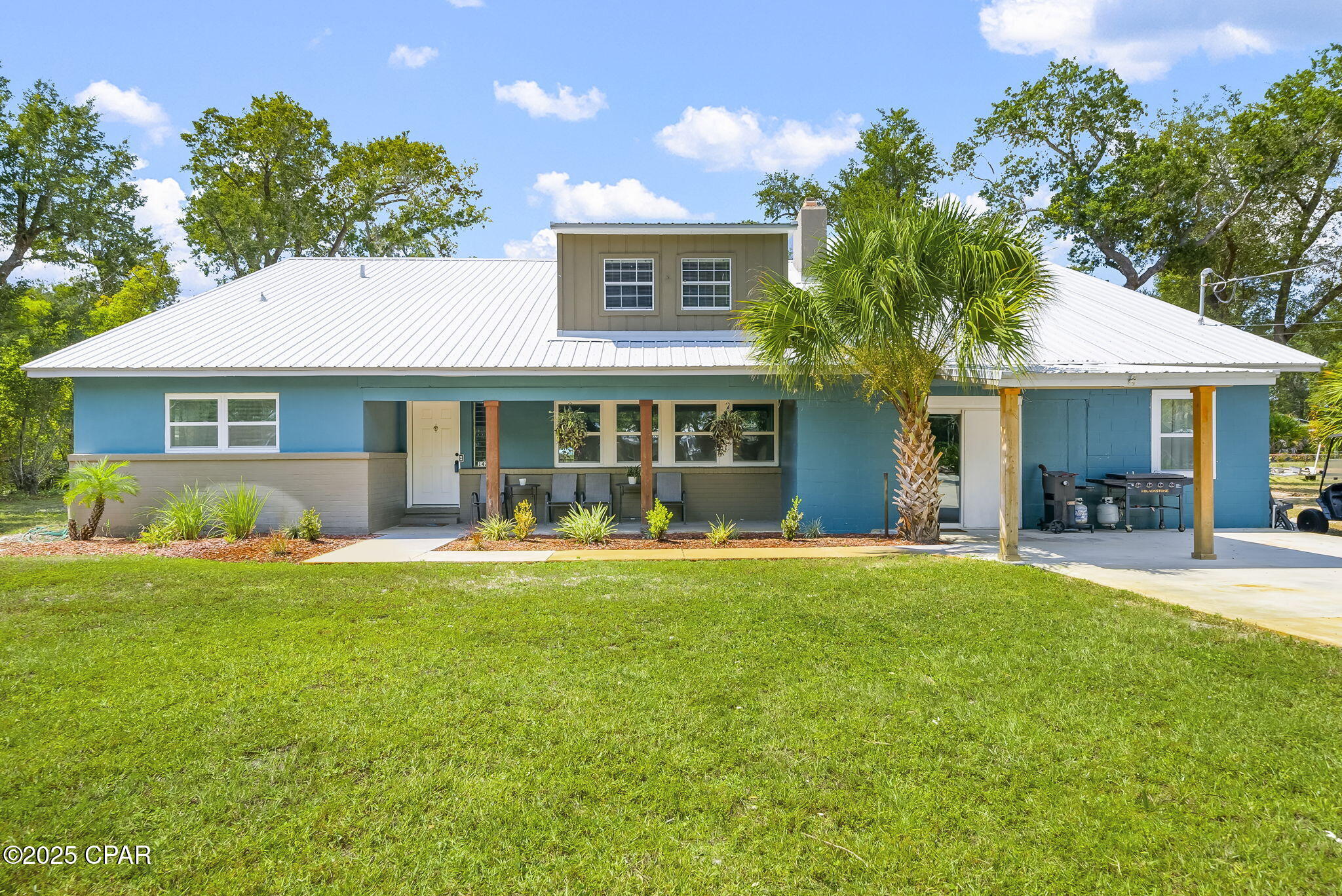 Listing photo id 1 for 1428 Parkway Drive