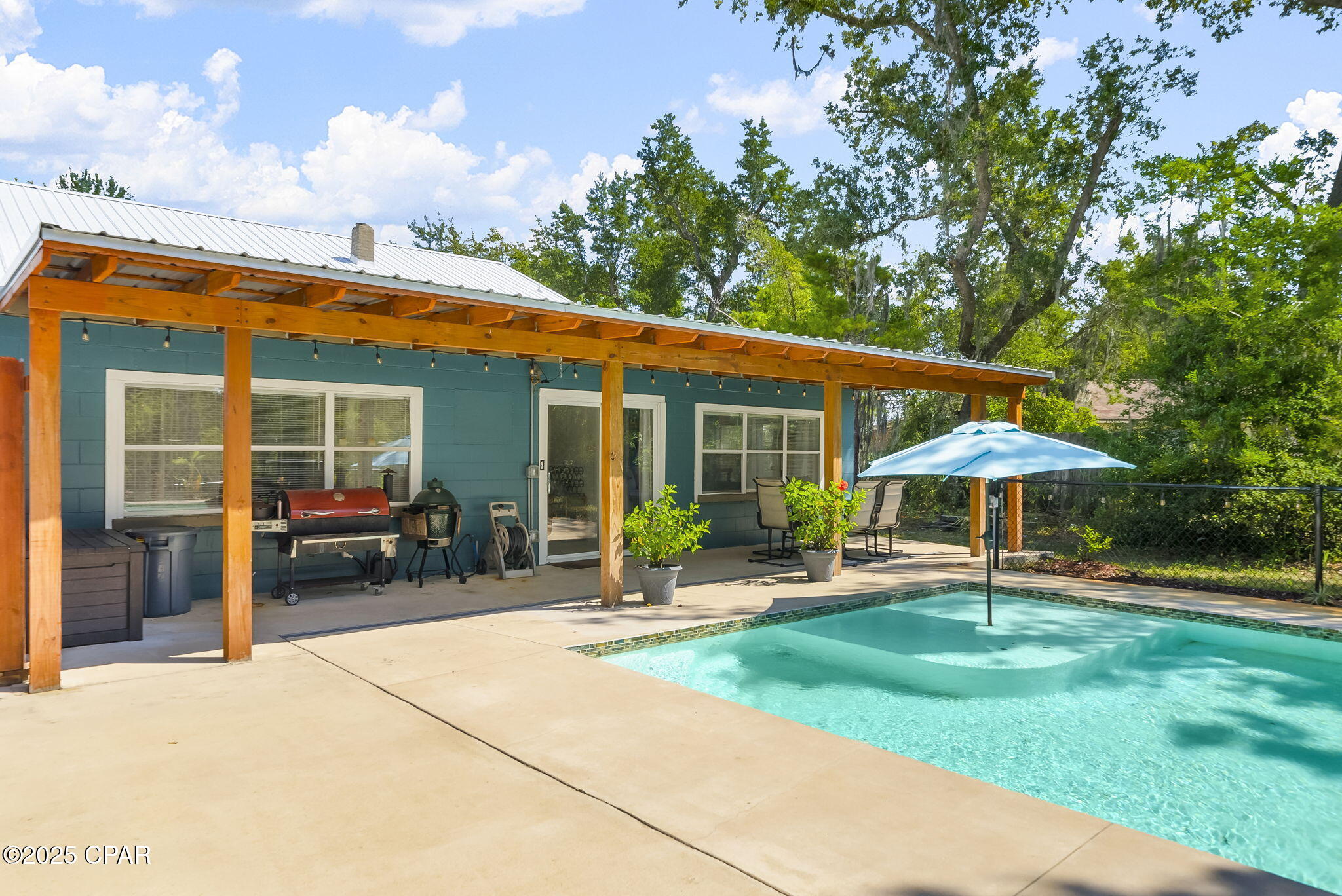 Listing photo id 10 for 1428 Parkway Drive