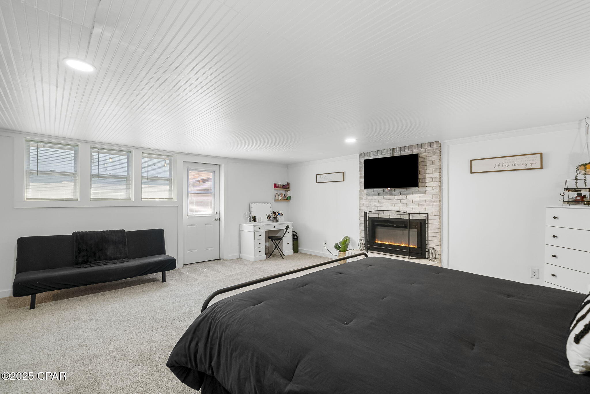 Listing photo id 14 for 1428 Parkway Drive