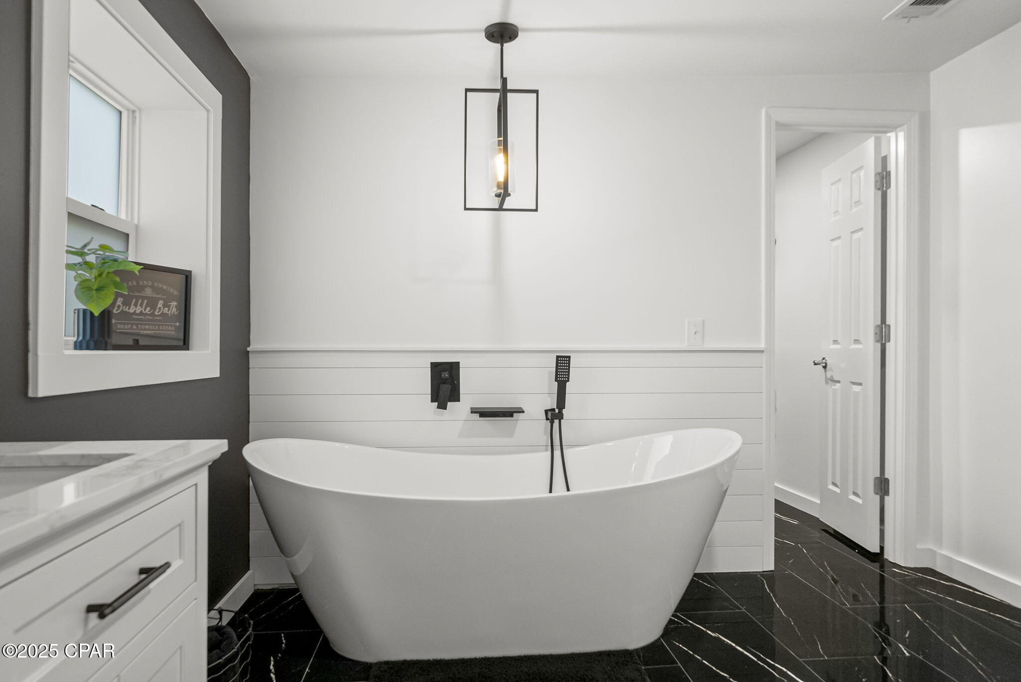 Listing photo id 17 for 1428 Parkway Drive