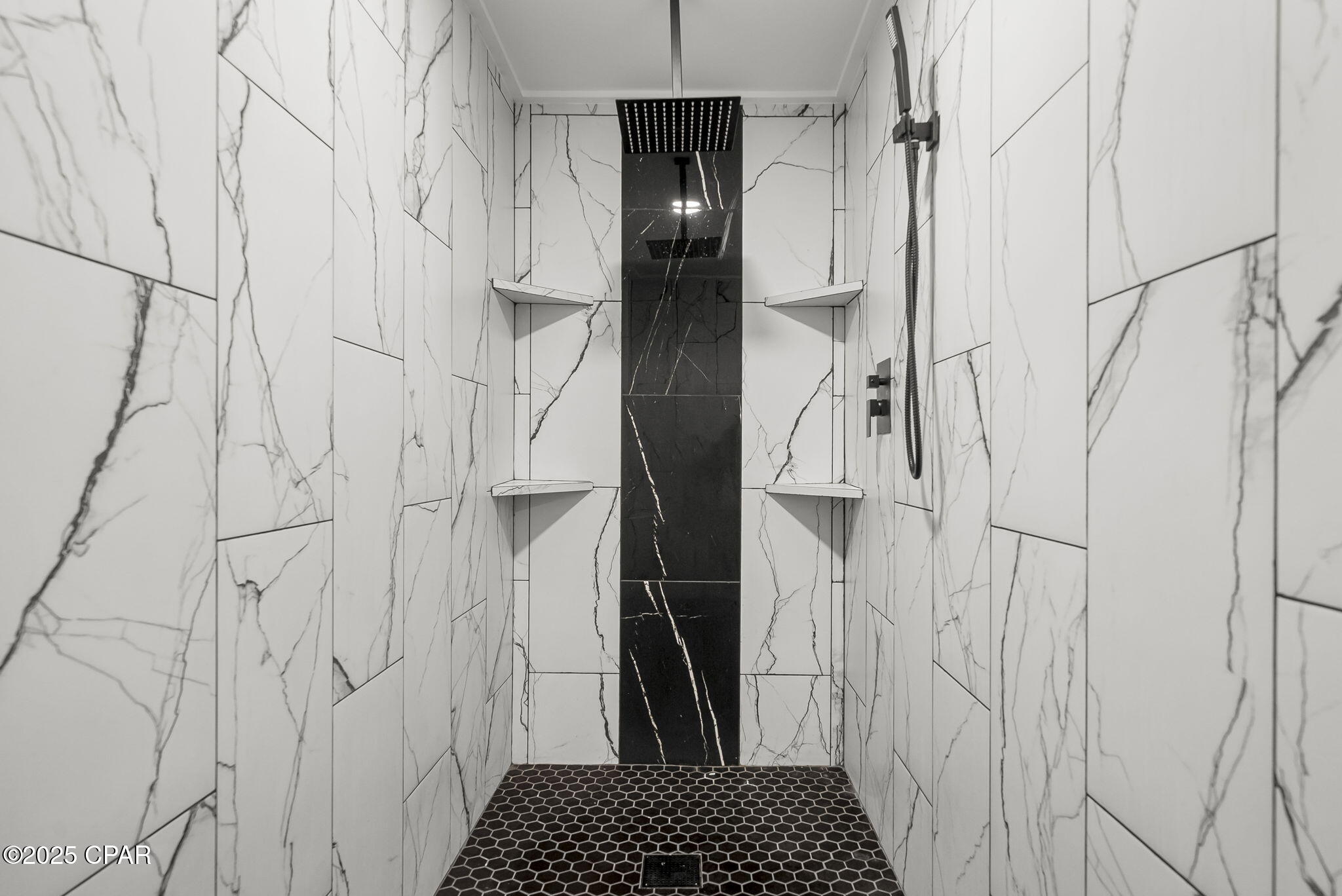 Listing photo id 18 for 1428 Parkway Drive